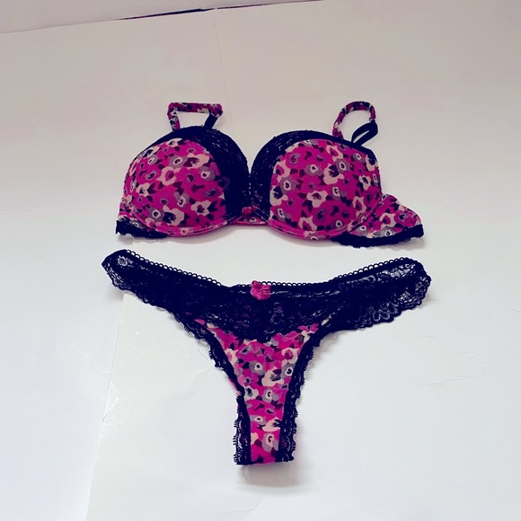 Sexy Bra & Thong Panty set. Pretty Multicolors. Bra Sz. 34B, Panties Sz. XS. - Picture 7 of 7